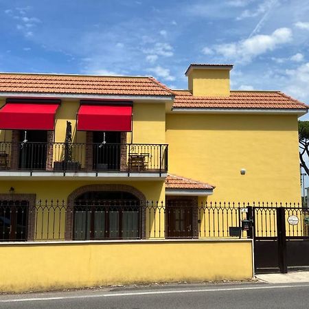 Guest House Le Gemelle Vagabonde Фьюмичино Экстерьер фото