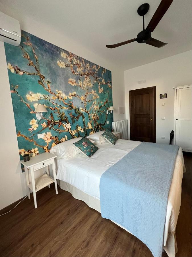 Guest House Le Gemelle Vagabonde Фьюмичино Экстерьер фото