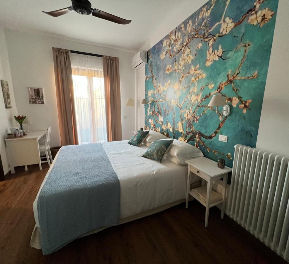 Guest House Le Gemelle Vagabonde Фьюмичино Экстерьер фото